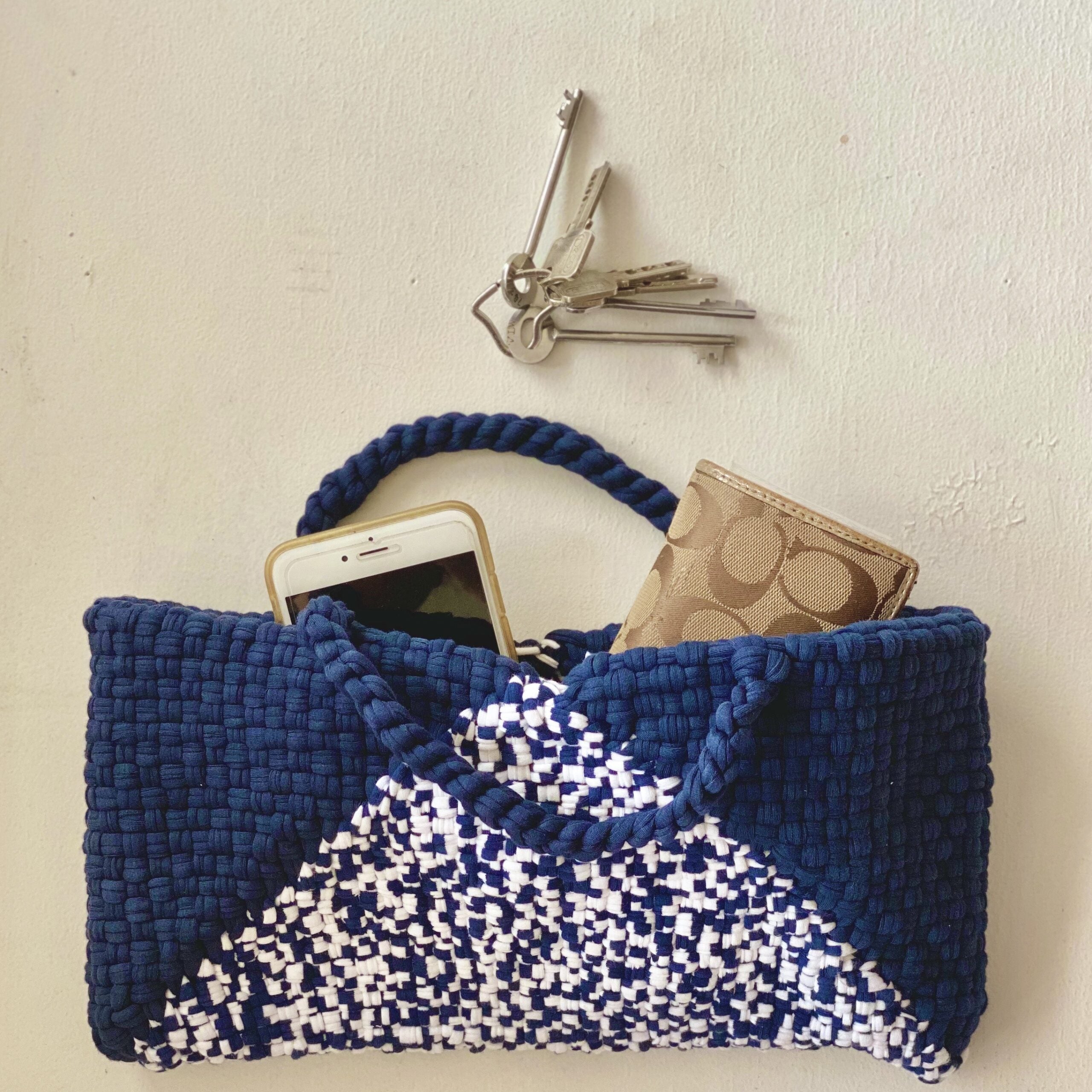 Image of Planter bag | Size: small | Navy Blue, White