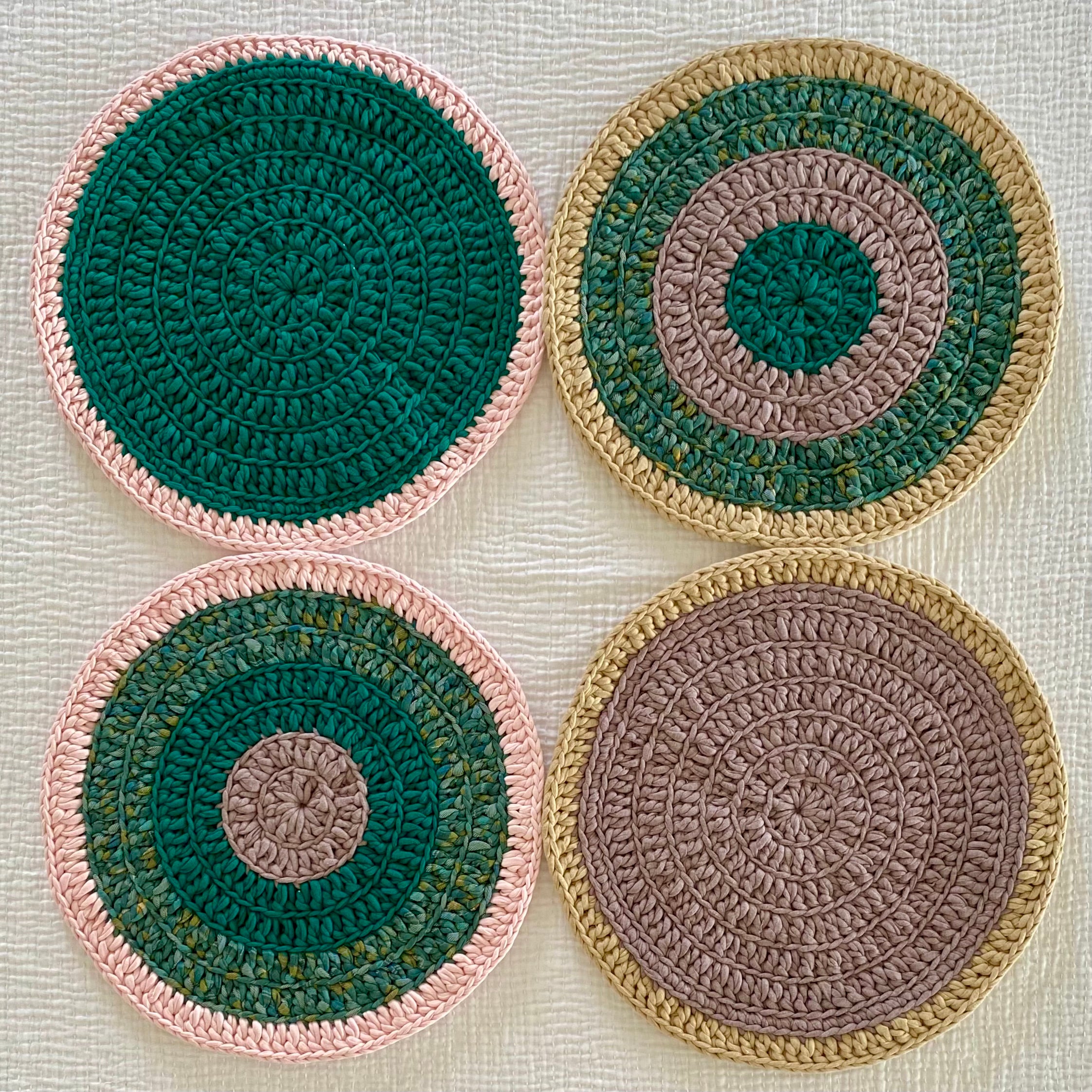 Image of Set of 4 Round Crochet Placemats / Dining Mats Green Pink