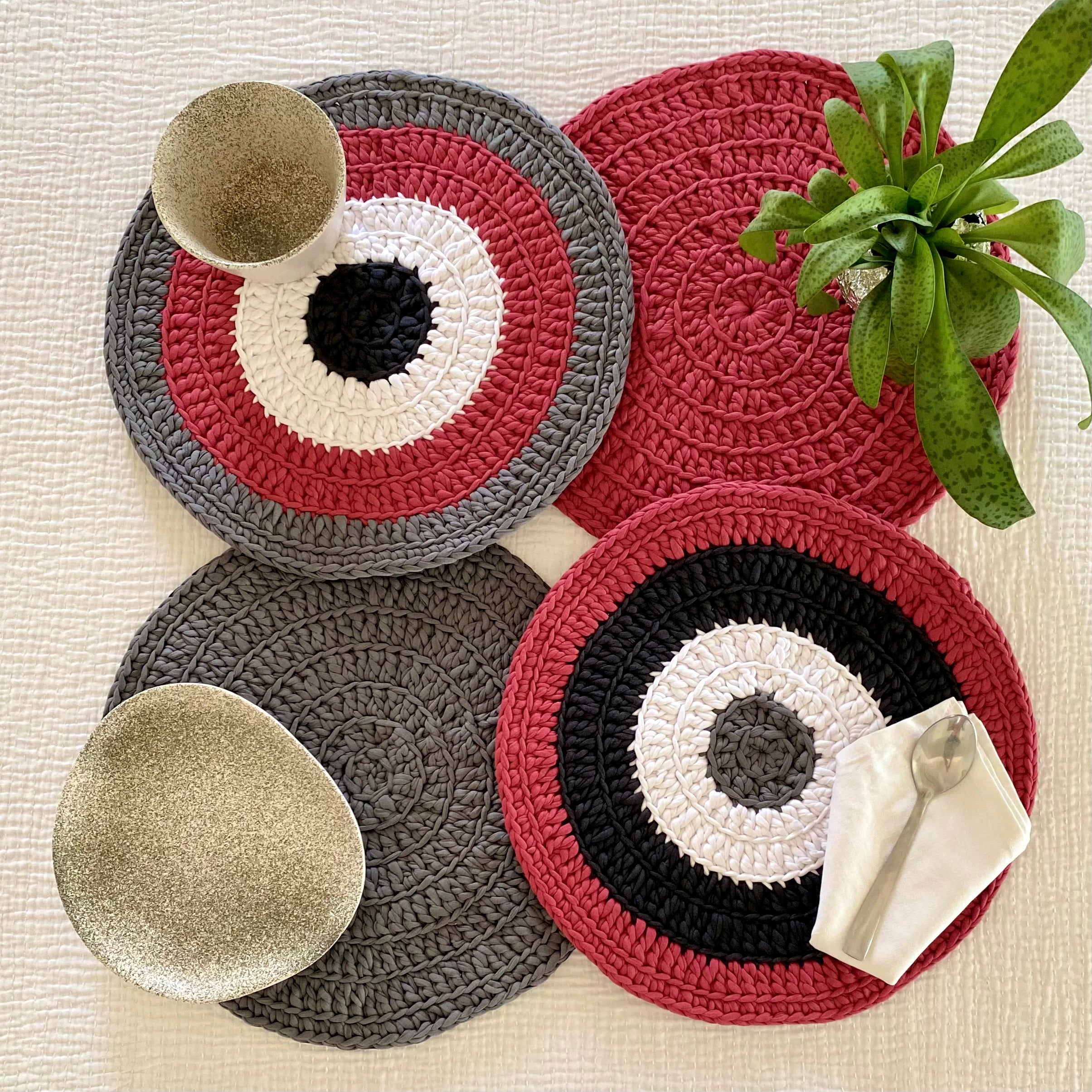 Image of Set of 4 Round Crochet Placemats / Dining Mats Pink Grey