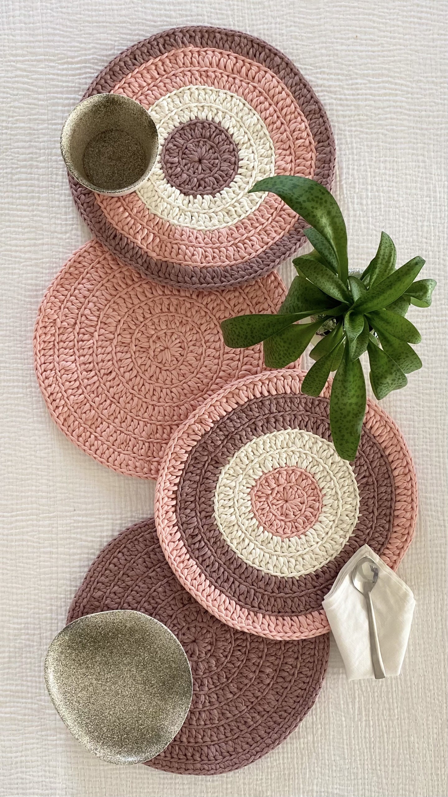 Image of Set of 4 Round Crochet Placemats / Dining Mats Peach Light Brown