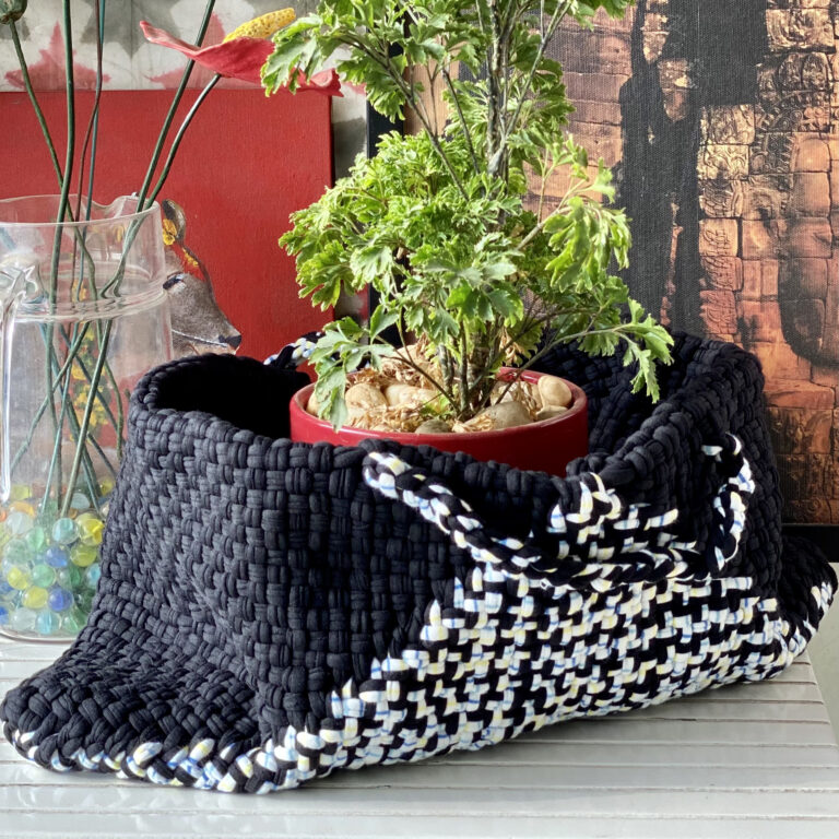 Image of Clutch bag | Planter bag | Size: large | Black, White